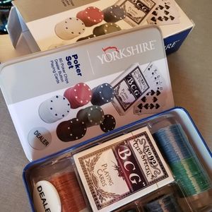 Club special playing cards with tin